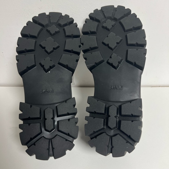 Lattelier Leather Loafers With Chain - Picture 5 of 16